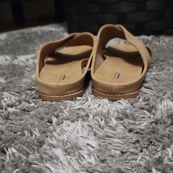 Tahari Acacia Cross Slide Sandal Women’s Comfort Flat  - Picture 3 of 7
